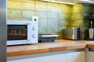 A kitchen or kitchenette at Villa Athina