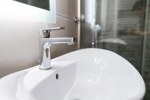 A bathroom at Villa Athina