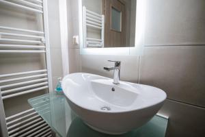 A bathroom at Villa Athina