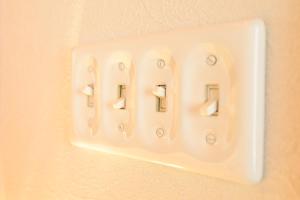 a white light switch on a wall at KOMOREBI House -北軽井沢 木漏れ日の家- ペット可 in Kita-karuizawa