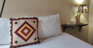 Letto o letti in una camera di Dreamkapture Hostel close to the airport and bus terminal