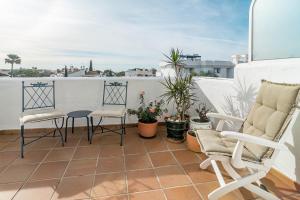 Balkón alebo terasa v ubytovaní Andalusian Elegance apartment in El Paraiso with 360 views over Sea and Mountains