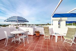 Balkón alebo terasa v ubytovaní Andalusian Elegance apartment in El Paraiso with 360 views over Sea and Mountains
