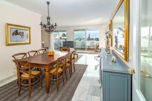 Fotografia z galérie ubytovania Andalusian Elegance apartment in El Paraiso with 360 views over Sea and Mountains v destinácii Estepona