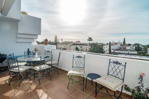 Balkón alebo terasa v ubytovaní Andalusian Elegance apartment in El Paraiso with 360 views over Sea and Mountains