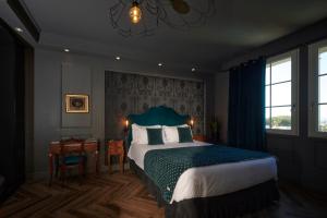 Boutique Hôtel Château Beaupin Restaurant & Wellness客房内的一张或多张床位