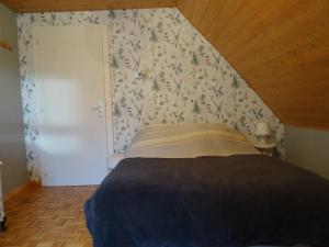 Łóżko lub łóżka w pokoju w obiekcie entre vignes et montagnes chambres