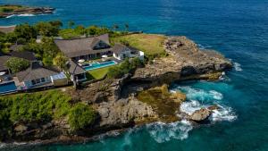 an aerial view of a house on a cliff in the ocean at Casa del Mar in Nusa Lembongan