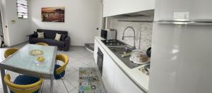 Η κουζίνα ή μικρή κουζίνα στο Martina House