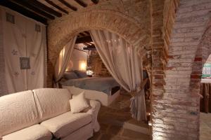 A bed or beds in a room at La Casina Del Lillotatini Még 5 kép