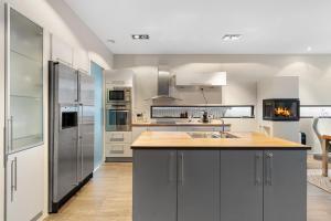 Kuchyň nebo kuchyňský kout v ubytování Oceanfront penthouse duplex wamazing view!