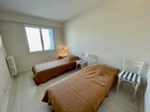 En eller flere senge i et værelse på Appartement Quiberon, 3 pièces, 4 personnes - FR-1-478-92