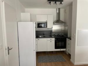 Kuchyňa alebo kuchynka v ubytovaní appartement vacances en copropriété avec parking
