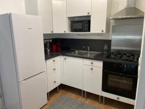 Kuchyňa alebo kuchynka v ubytovaní appartement vacances en copropriété avec parking