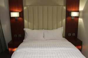 Postel nebo postele na pokoji v ubytování فندق القرية العالية - هاي فيليج هوتيل High village Hotel