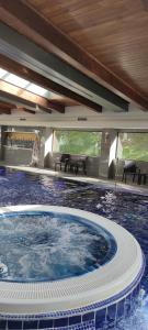 Bazén v ubytování Bansko St Ivan Rilski Luxury Apartment 4 stars Wellness SPA & Mineral water nebo v jeho okolí