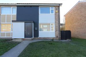 a blue house with a white garage at xxBrand Newxx sleeps 8, stylish japandi house in Blackpool