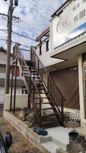 a stairway leading up to a building at シェアハウスの和室7畳or洋室 24時間スーパー徒歩5分 共同ワークスペース有 