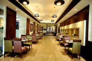 Restaurace v ubytování Sarovar Portico- Jalandhar