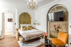 a bedroom with a bed and a chandelier at Luxury 2 bedrooms Apartment - Louvre Museum in Paris