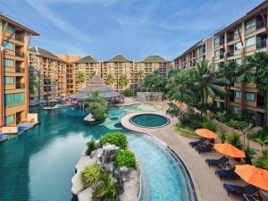 Bazén v ubytování Novotel Phuket Vintage Park Resort nebo v jeho okolí