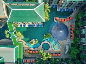 Bazén v ubytování Novotel Phuket Vintage Park Resort nebo v jeho okolí