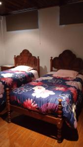 two beds sitting next to each other in a bedroom at Casa Cosme in Braga