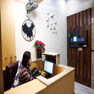 TV a/nebo společenská místnost v ubytování Hotel Joylife- Chottu Ram Chowk Rohtak Haryana