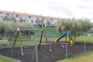 Plac zabaw dla dzieci w obiekcie Appartement tout confort, Rez-de chaussée,3 chambres, 2 salles de bain