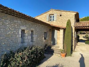 Фотография из галереи In Gordes, facing the entire Luberon Park a beautiful 5 bedrooms house в Горде