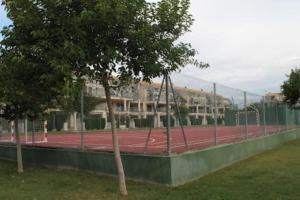 Tenis lub squash w obiekcie Appartement tout confort, Rez-de chaussée,3 chambres, 2 salles de bain lub w pobliżu
