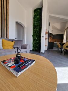 a coffee table in a living room with a couch at Villa Dalmatino in Brela