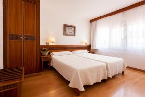 A bed or beds in a room at Hotel Araxa - Adults Only