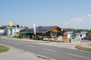 a building on the side of a road at gästehaus-bernstein in Marchegg