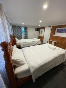 a room with two beds in a room at LCF Rosehill Accommodation 3 free car parking inside property G2 in Sydney +4 photos