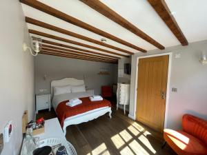 Postel nebo postele na pokoji v ubytování The Queen Matilda Country Rooms + 24 fotografií