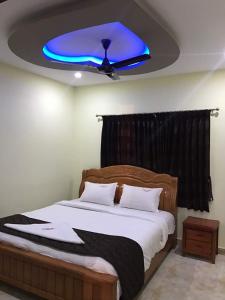 Postel nebo postele na pokoji v ubytování Sushmika Resorts Inn