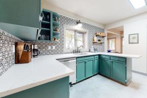 Gallery image of Tacoma Garden Hideaway in Tacoma +16 photos