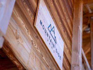 Certyfikat, podpis lub inny dokument wystawiony w obiekcie Chalet Mountainside avec sauna et jacuzzi à 200m des pistes