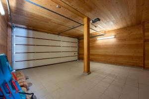 Zdjęcie z galerii obiektu Chalet Mountainside avec sauna et jacuzzi à 200m des pistes w mieście Vars