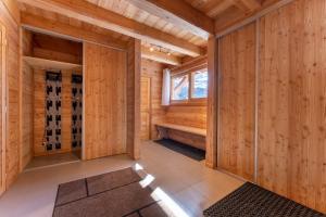 Zdjęcie z galerii obiektu Chalet Mountainside avec sauna et jacuzzi à 200m des pistes w mieście Vars