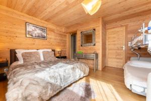 Łóżko lub łóżka w pokoju w obiekcie Chalet Mountainside avec sauna et jacuzzi à 200m des pistes