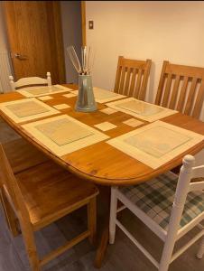a wooden table with a blender on top of it at 3 bedroom terrace holiday home in Great Torrington