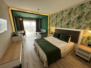 Postel nebo postele na pokoji v ubytování L'Oceanica Beach Resort + 36 fotografií