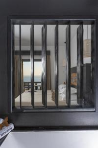 Letto o letti in una camera di Myconian Utopia Relais & Chateaux