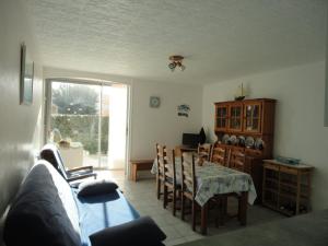 Posedenie v ubytovaní APPARTEMENT T2 LES BECS RDC