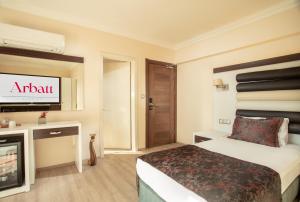 Postel nebo postele na pokoji v ubytování Arbatt Marmaris Hotel