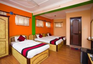 Una cama o camas en una habitación de Hotel Mudkhu Durbar