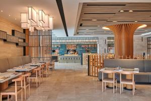 A restaurant or other place to eat at Courtyard by Marriott Melaka