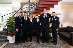 Členové personálu v ubytování Hotel Plaza